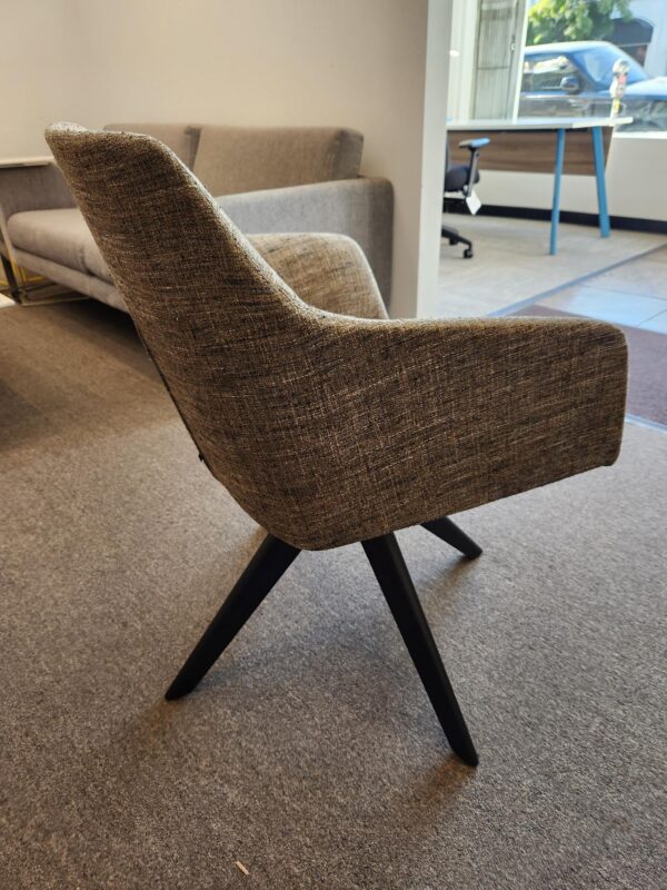 Alya Guest Chair | Andreu World - Image 4