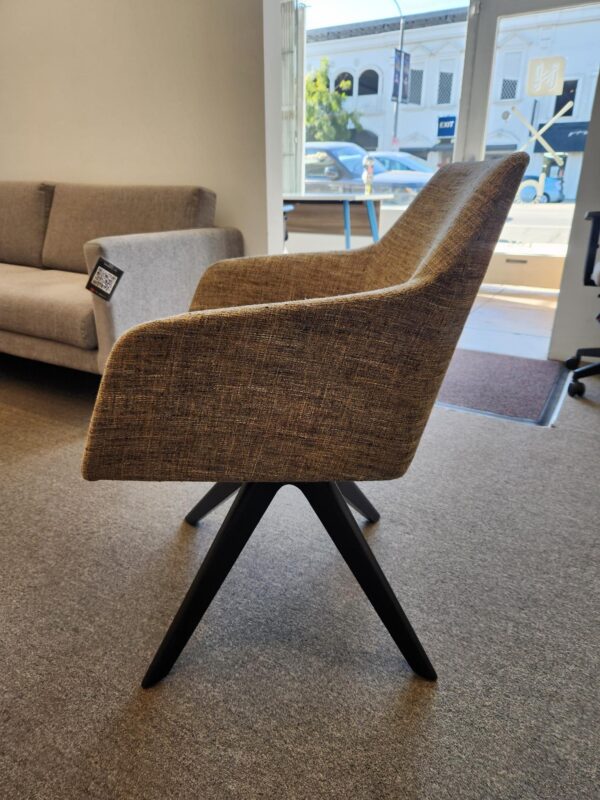 Alya Guest Chair | Andreu World - Image 5