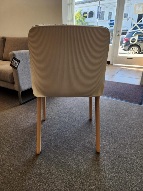 Nuez Side Chair | Andreu World - Image 2