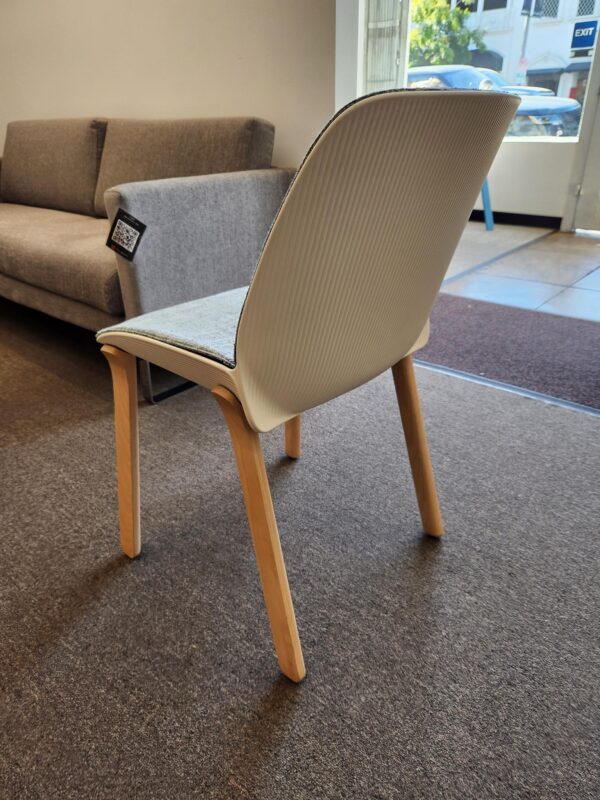 Nuez Side Chair | Andreu World - Image 4