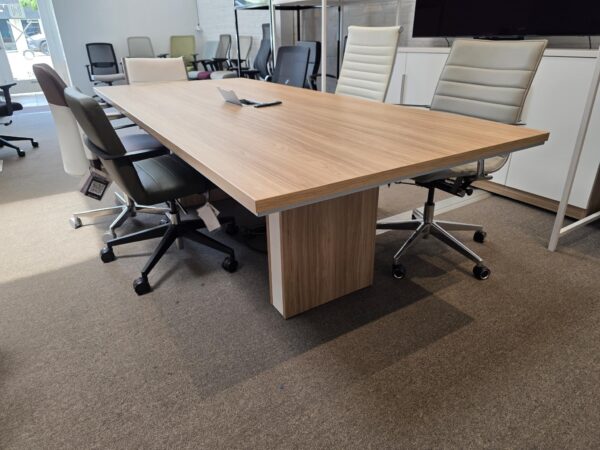 Malibu Series Conference Table | Deskmakers