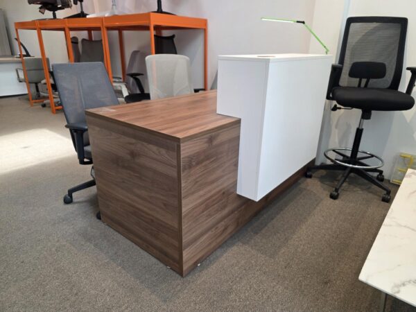 Overture Reception Desk | Deskmakers